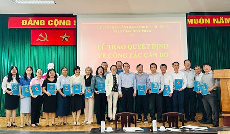 Sở An toàn thực phẩm trao quyết định về công tác cán bộ