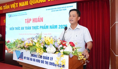 Sở An toàn thực phẩm Thành phố Hồ Chí Minh phối hợp Trung tâm Quản lý Ký túc xá và Khu đô thị ĐHQG-HCM tập huấn kiến thức an toàn thực phẩm cho người trực tiếp chế biến tại các bếp ăn, căng tin trường học và ký túc xá